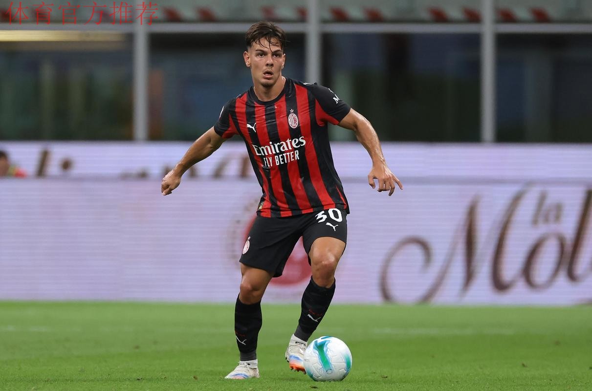 来了，米兰！曝7000万中锋“空降”圣西罗！囧帅钦点签下天才中卫