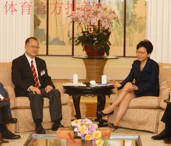 中国足球协会主席蔡振华会见华侨企业家蔡冠深